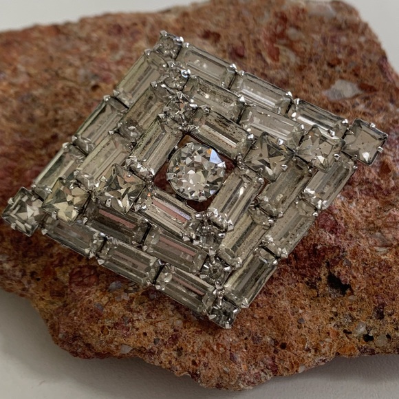 Vintage Warner Domed Tiered Rhinestone Brooch Pin Diamond Shape Elegant Bling - Picture 2 of 6